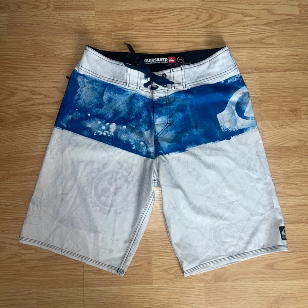 Quicksilver Cypher Kelly Nomad 21Inch Gray and Blue Boardshorts Size 31